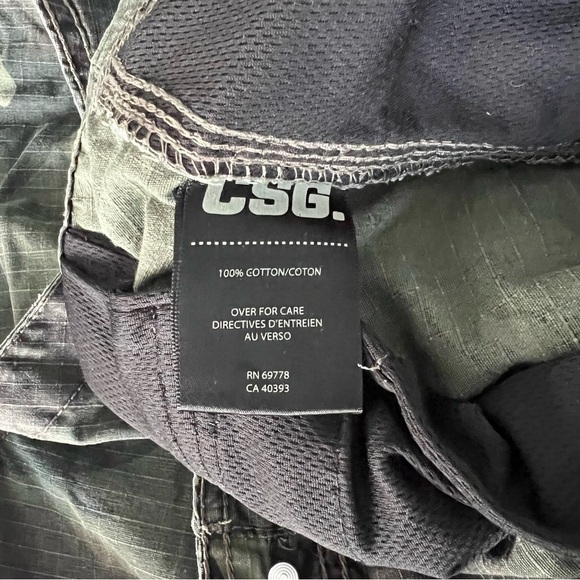 Camouflage Y2K Cargo Shorts - Picture 4 of 6